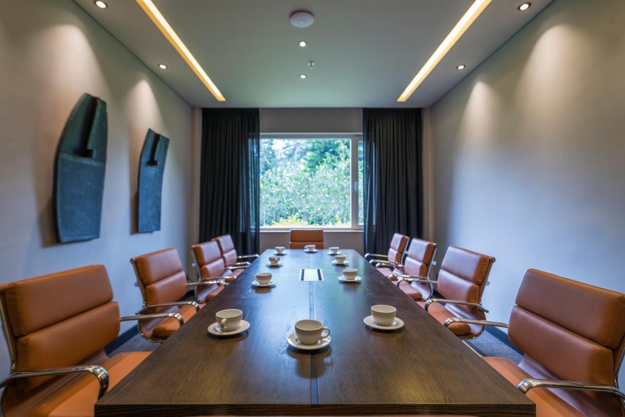 Movich Hotel Las Lomas Рионегро Экстерьер фото The boardroom at the Royal Society